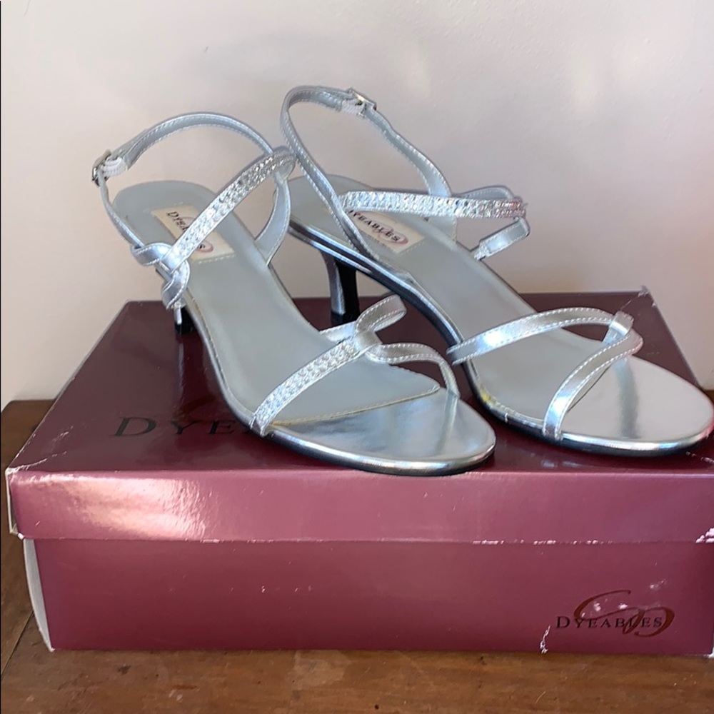 DYEABLES ALYSSA SILVER LOW HEEL